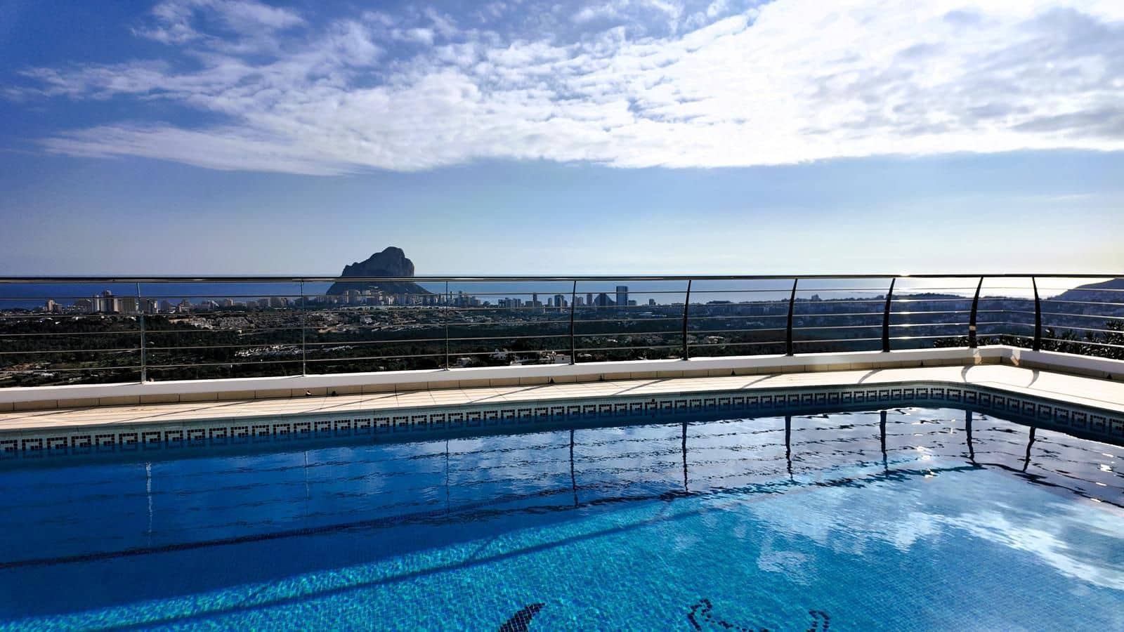 8 quarto Moradia para venda em Calpe / Calp com piscina garagem - 1 450 000 € (Ref: 9387490)