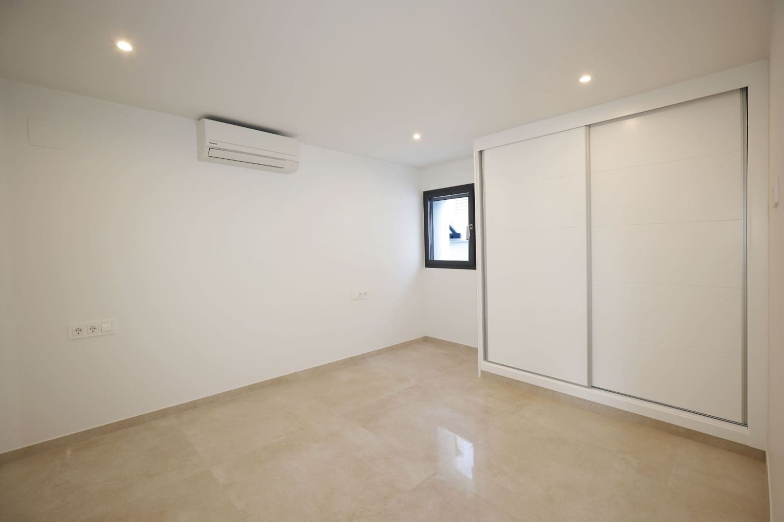 4 bedroom Villa for sale in Calpe / Calp with pool garage - € 880,000 (Ref: 9390168)