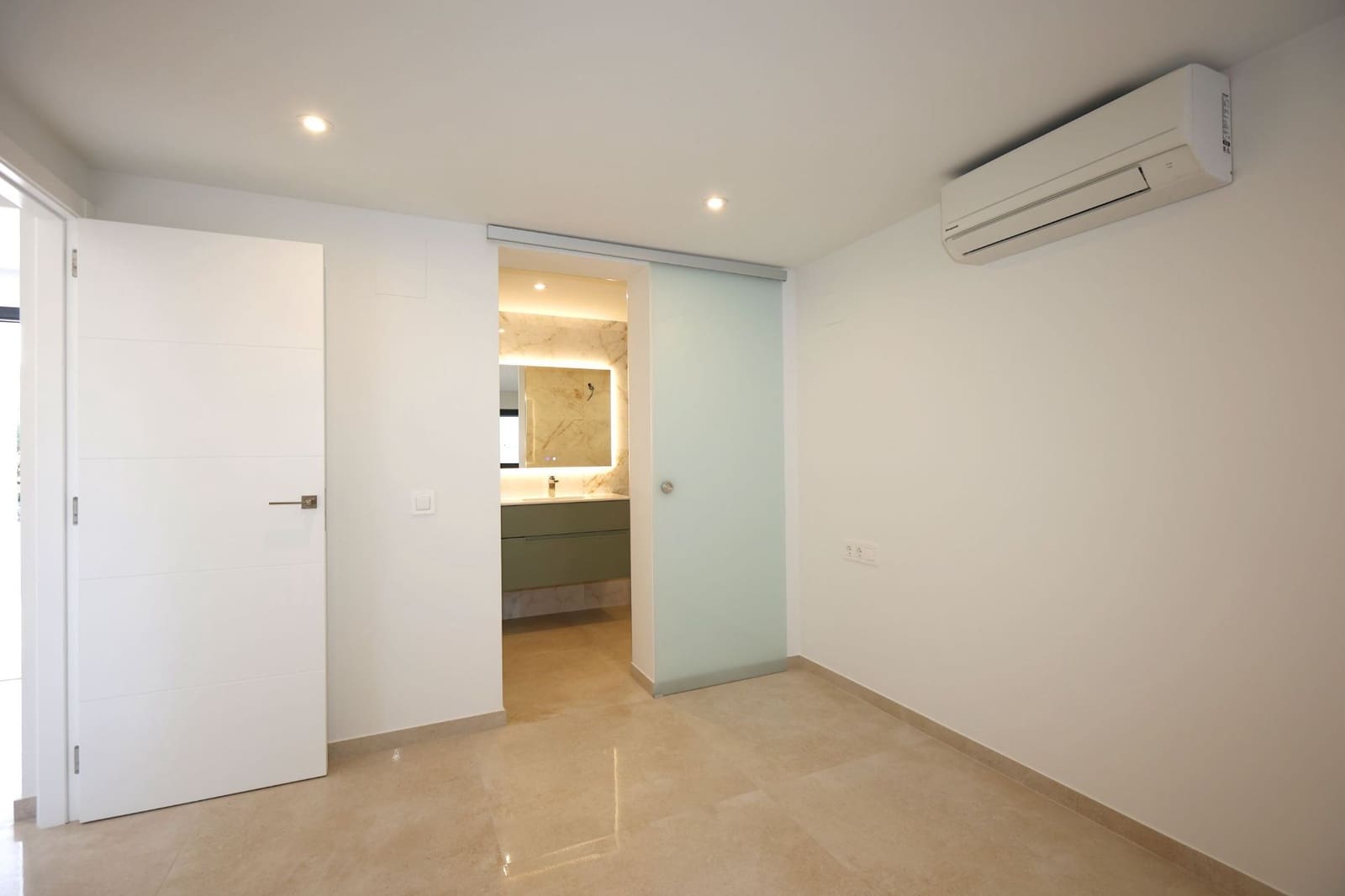 4 bedroom Villa for sale in Calpe / Calp with pool garage - € 880,000 (Ref: 9390168)