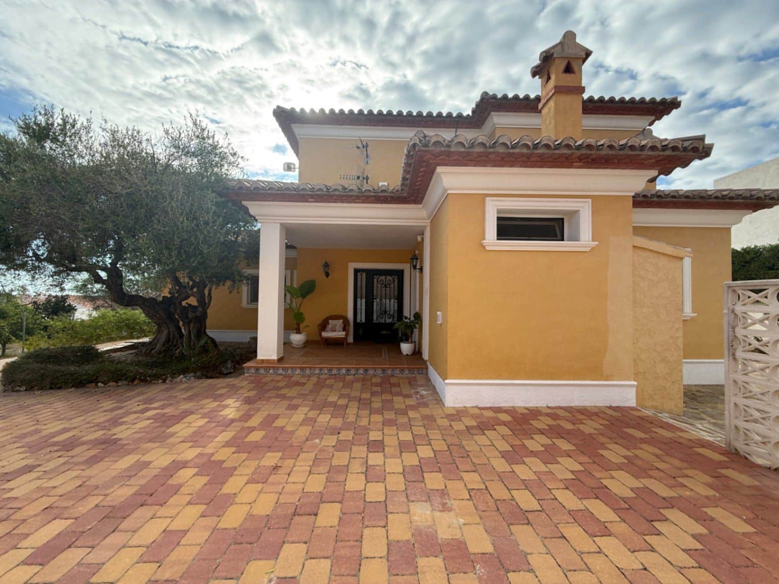 4 bedroom Villa for sale in Calpe / Calp with garage - € 899,000 (Ref: 9521224)