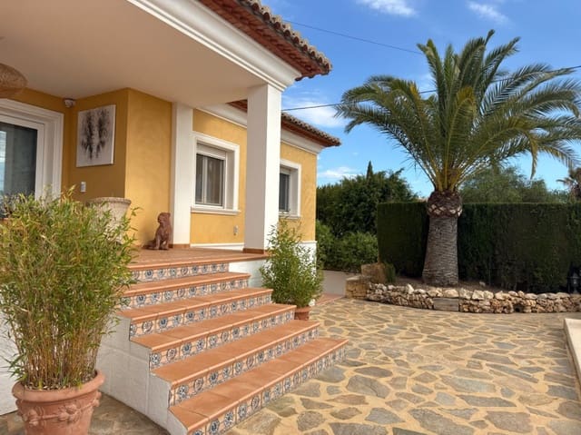 Chalet de 4 habitaciones en Calpe / Calp en venta con garaje - 899.000 € (Ref: 9521224)