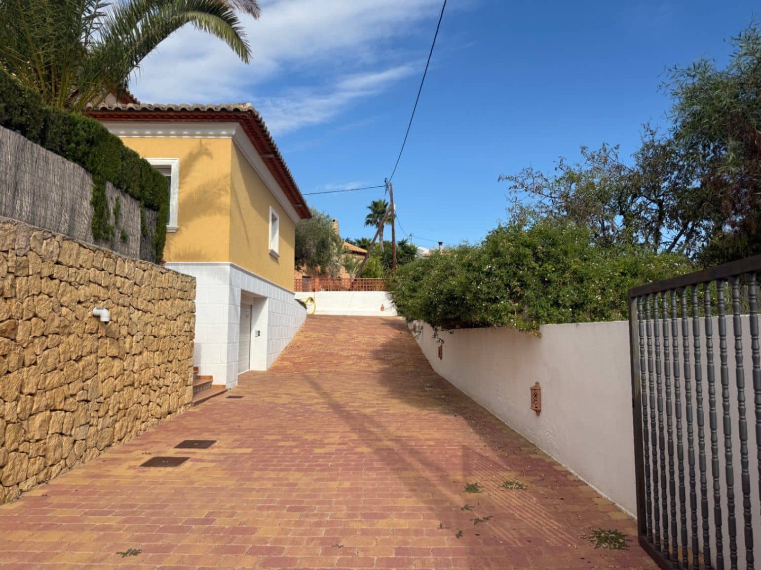 4 bedroom Villa for sale in Calpe / Calp with garage - € 899,000 (Ref: 9521224)