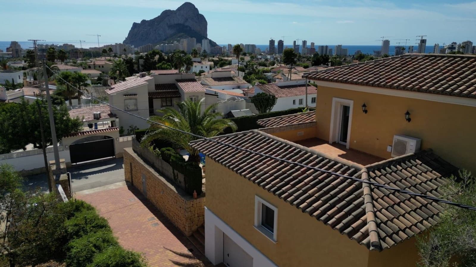 4 bedroom Villa for sale in Calpe / Calp with garage - € 899,000 (Ref: 9521224)