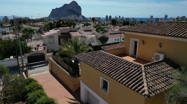 Chalet de 4 habitaciones en Calpe / Calp en venta con garaje - 899.000 € (Ref: 9521224)