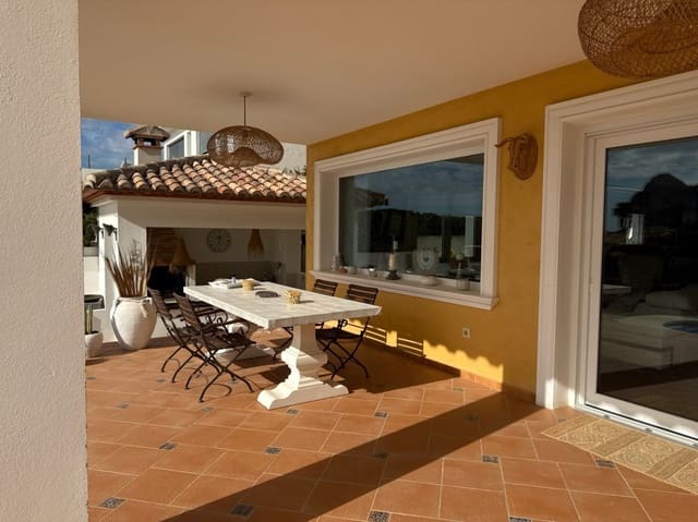 Chalet de 4 habitaciones en Calpe / Calp en venta con garaje - 899.000 € (Ref: 9521224)