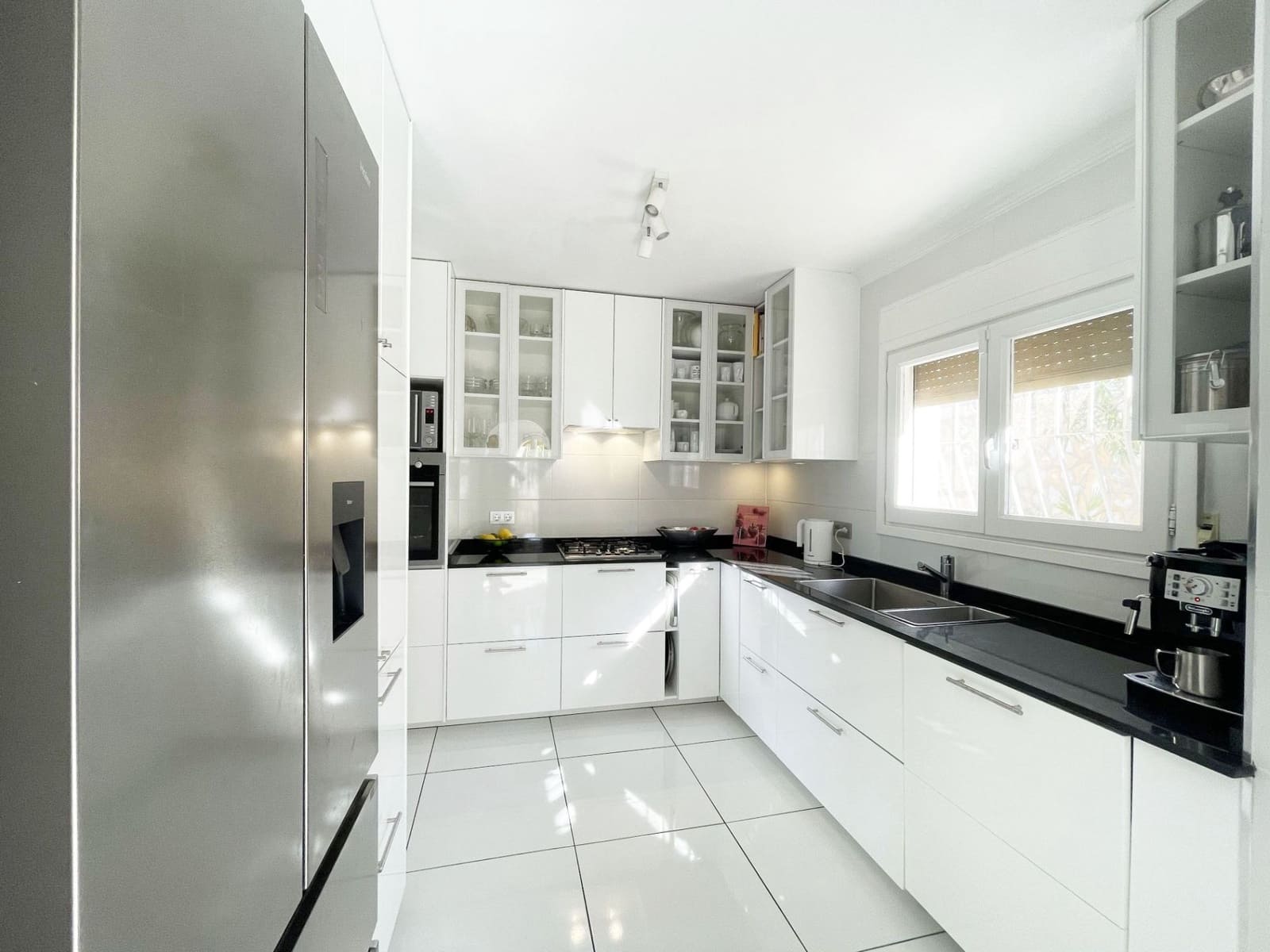 4 slaapkamer Villa te koop in Calpe / Calp met garage - € 799.000 (Ref: 9598687)