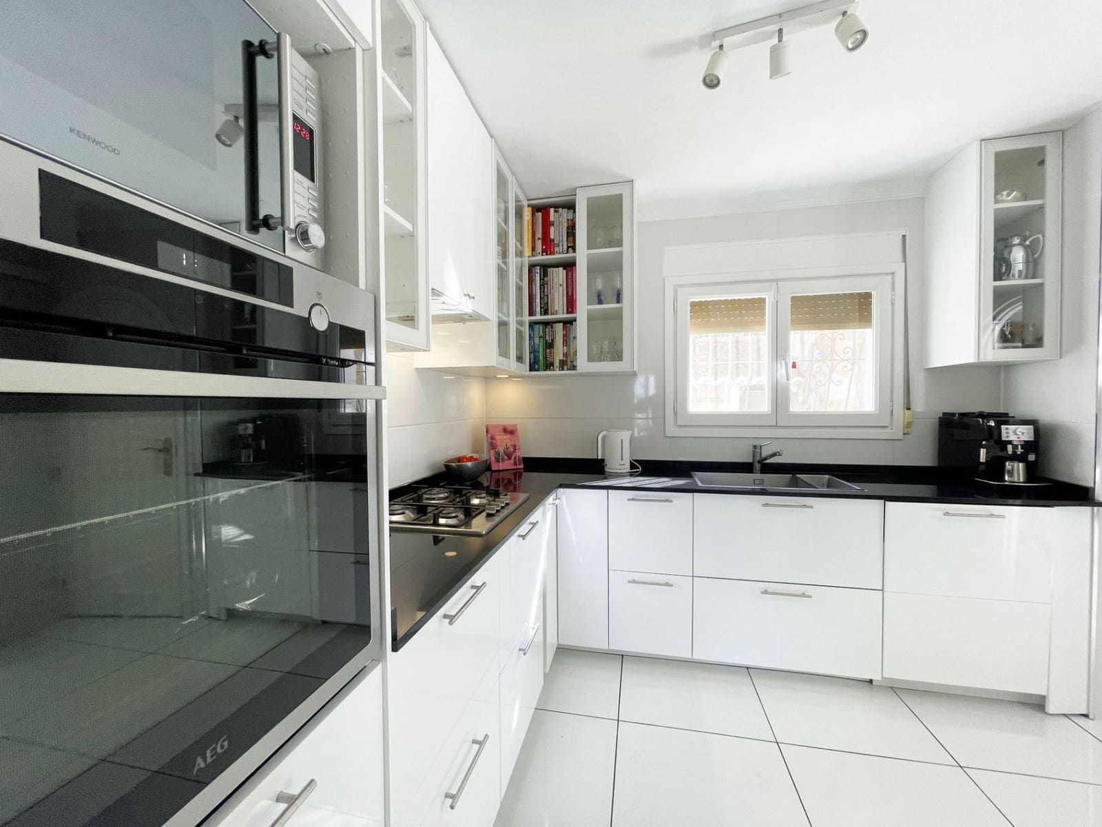 4 slaapkamer Villa te koop in Calpe / Calp met garage - € 799.000 (Ref: 9598687)