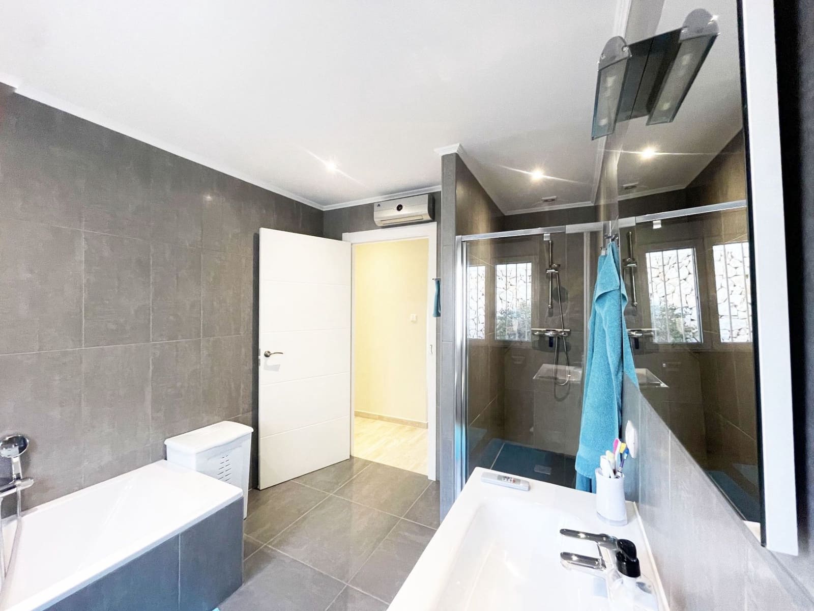 6 sypialnia Willa na sprzedaż w Calpe / Calp z basenem garażem - 899 000 € (Ref: 9607216)