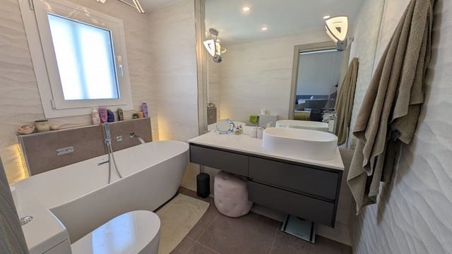 Apartamento de 2 habitaciones en Playa Arenal - Bol, Calpe / Calp en venta con piscina garaje - 575.000 € (Ref: 9783031)