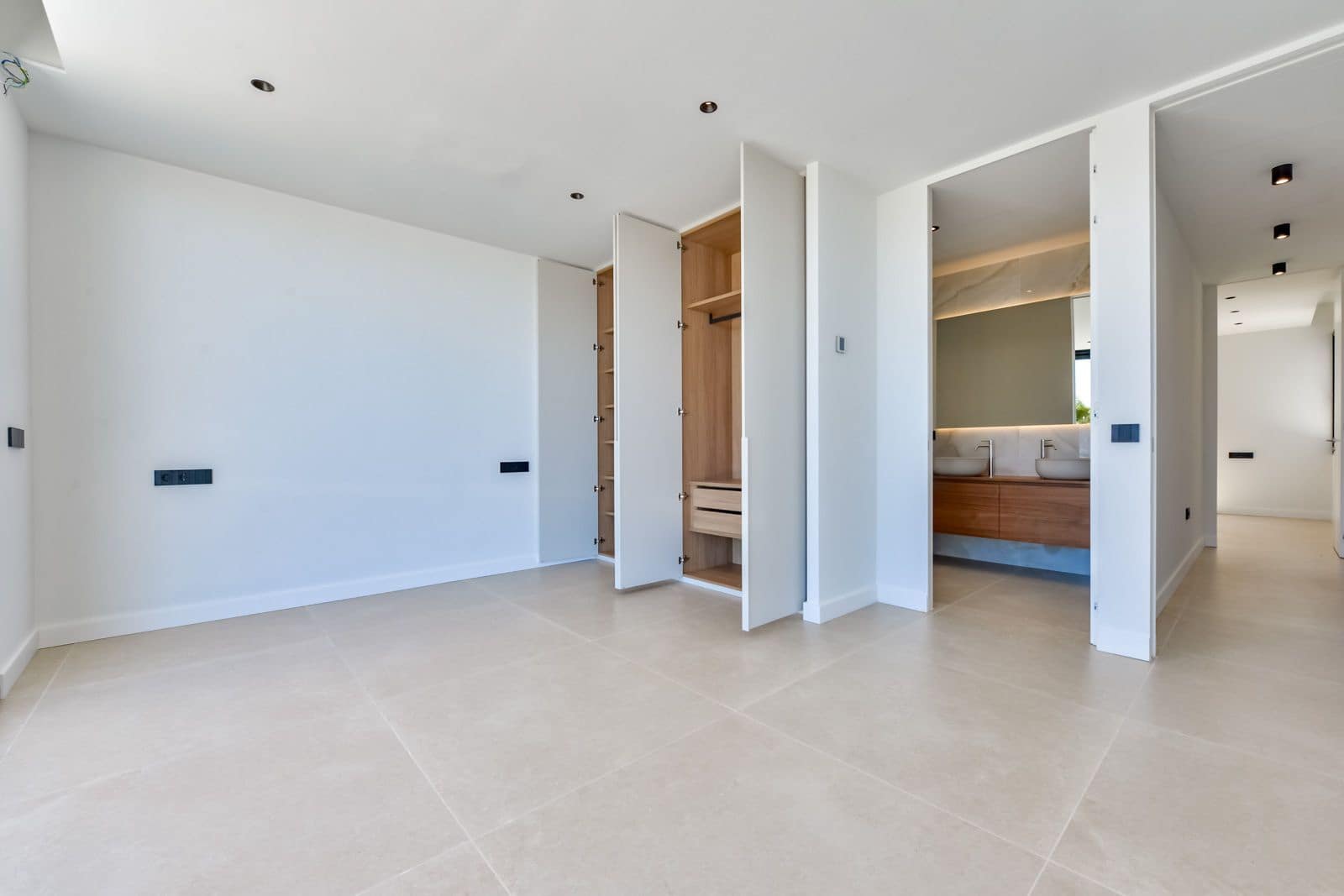 4 bedroom Villa for sale in Altea with pool garage - € 2,690,000 (Ref: 9840819)