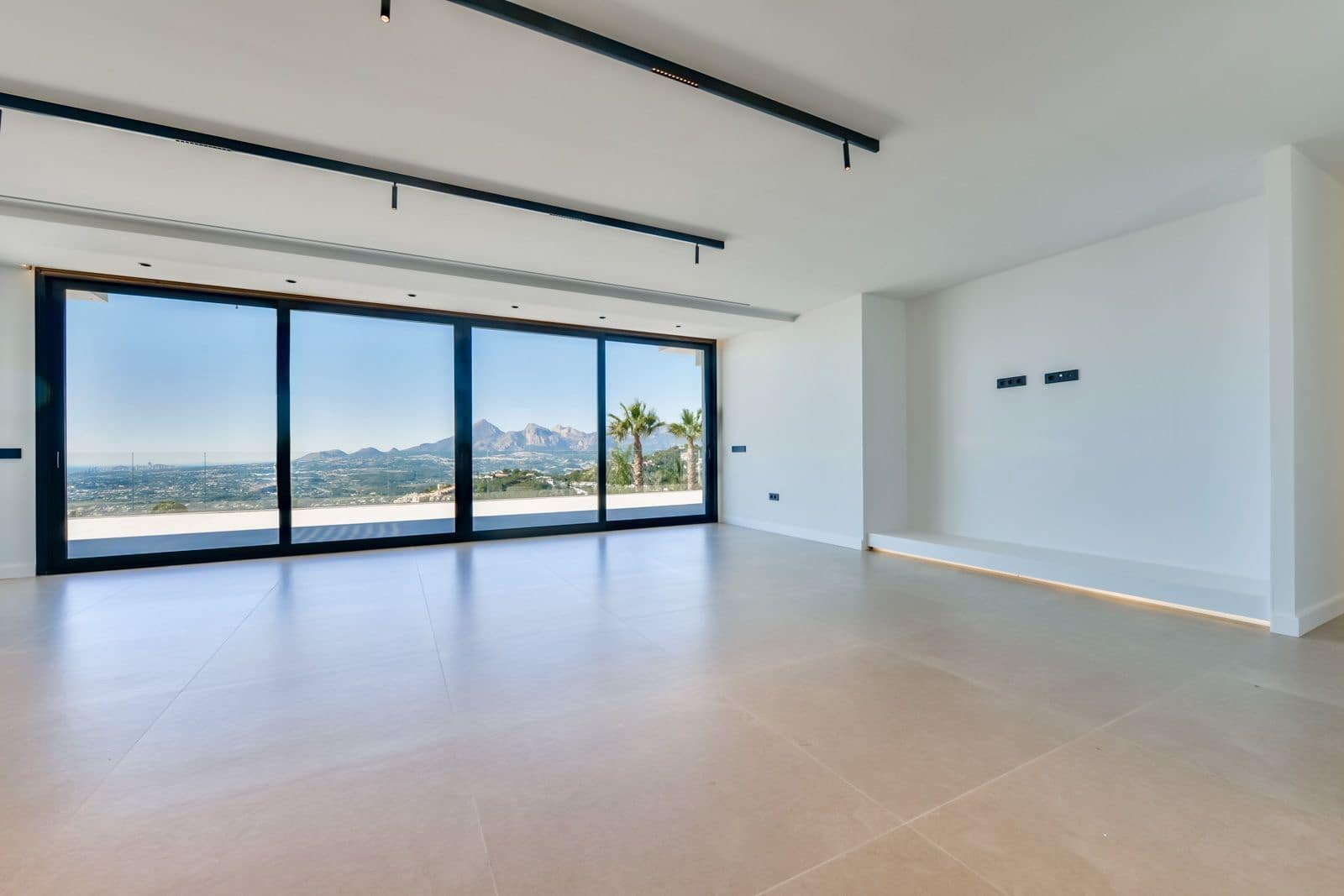4 bedroom Villa for sale in Altea with pool garage - € 2,690,000 (Ref: 9840819)