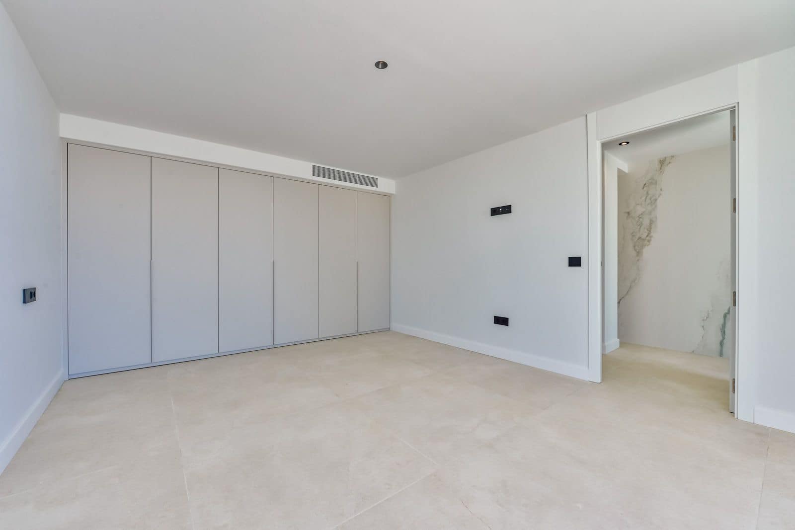 4 bedroom Villa for sale in Altea with pool garage - € 2,690,000 (Ref: 9840819)