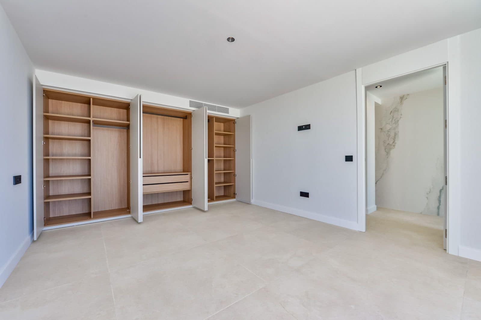 4 bedroom Villa for sale in Altea with pool garage - € 2,690,000 (Ref: 9840819)