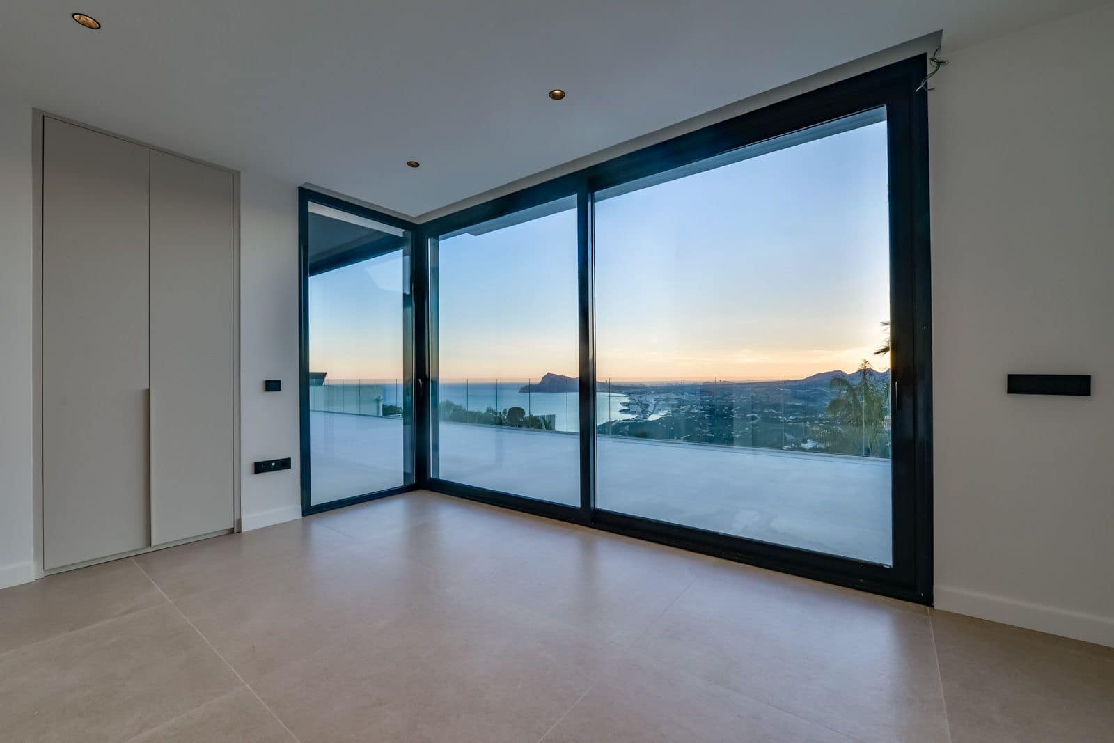 4 bedroom Villa for sale in Altea with pool garage - € 2,690,000 (Ref: 9840819)