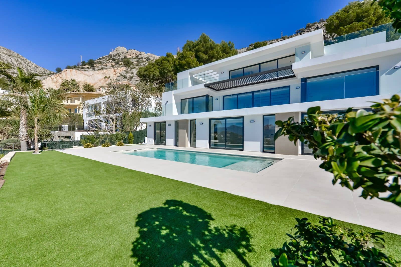 4 bedroom Villa for sale in Altea with pool garage - € 2,690,000 (Ref: 9840819)