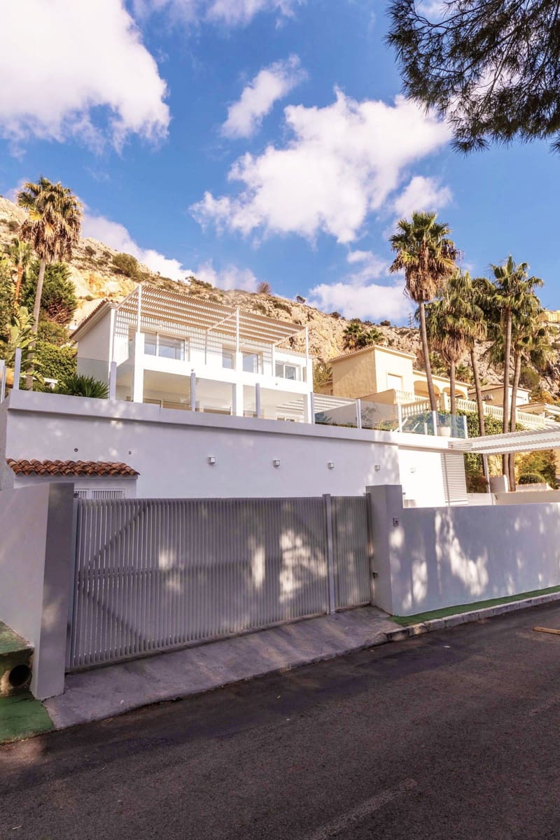 3 bedroom Villa for sale in Altea with pool garage - € 1,650,000 (Ref: 9840820)