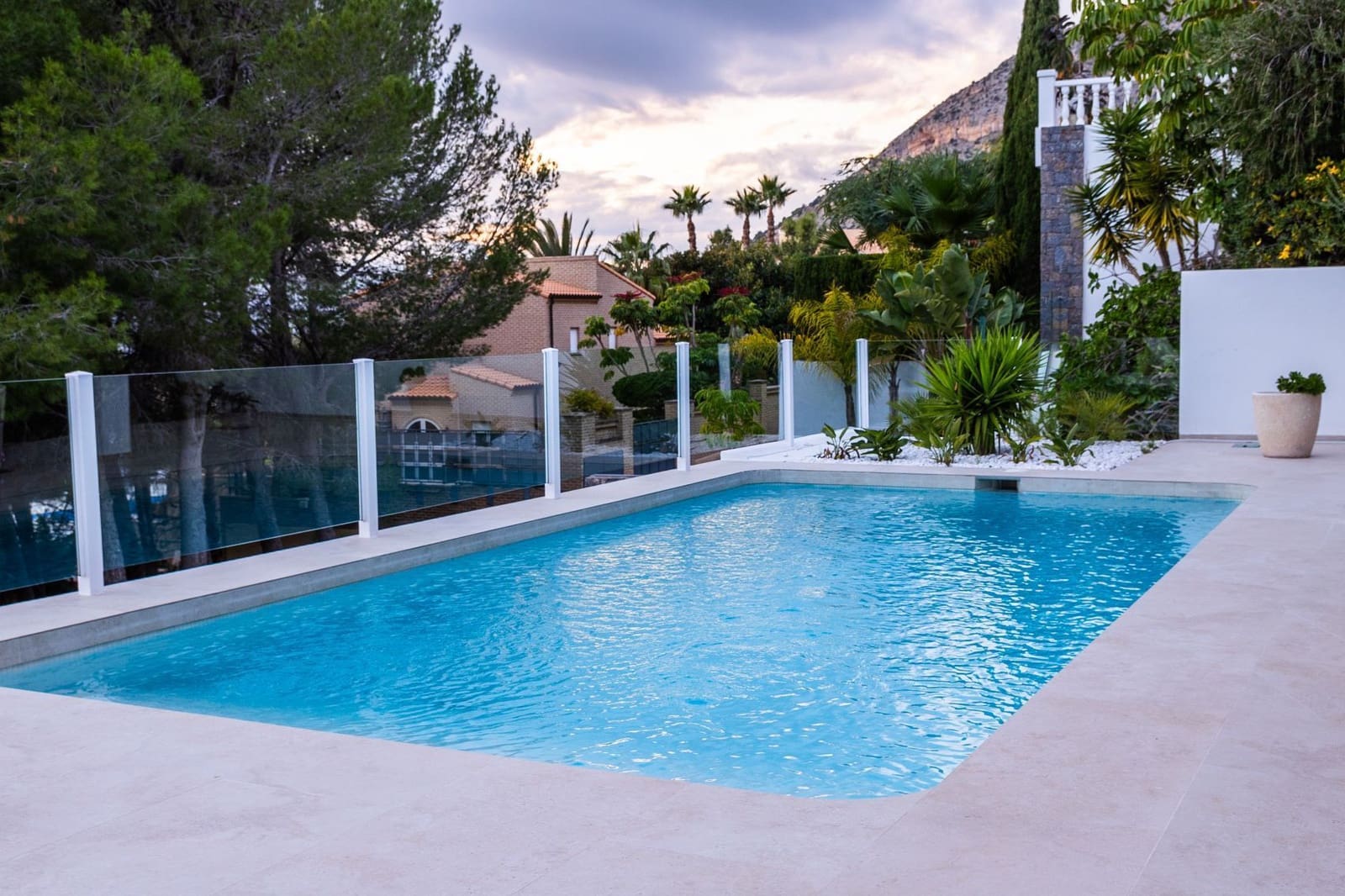 3 bedroom Villa for sale in Altea with pool garage - € 1,650,000 (Ref: 9840820)
