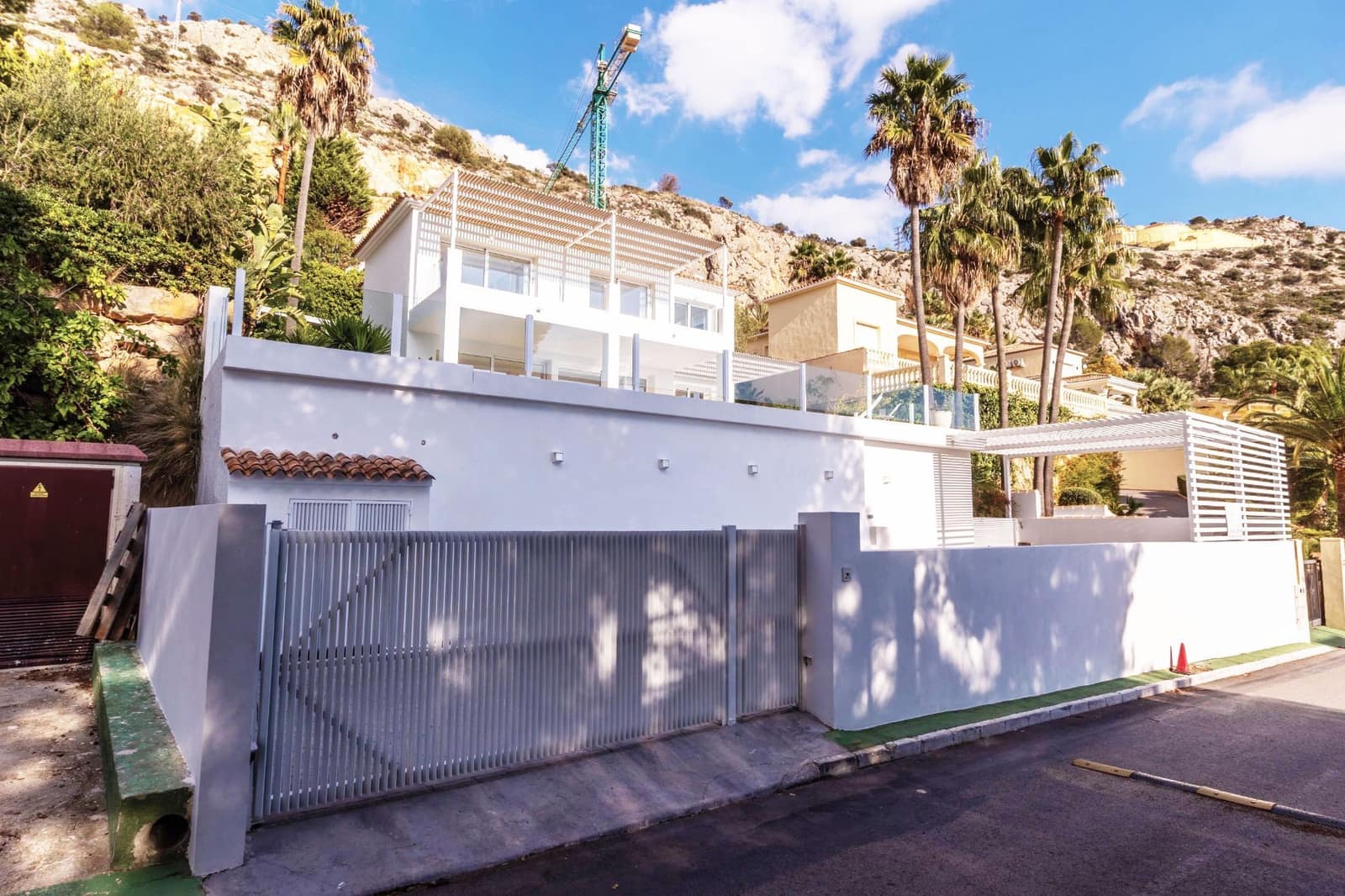 3 bedroom Villa for sale in Altea with pool garage - € 1,650,000 (Ref: 9840820)
