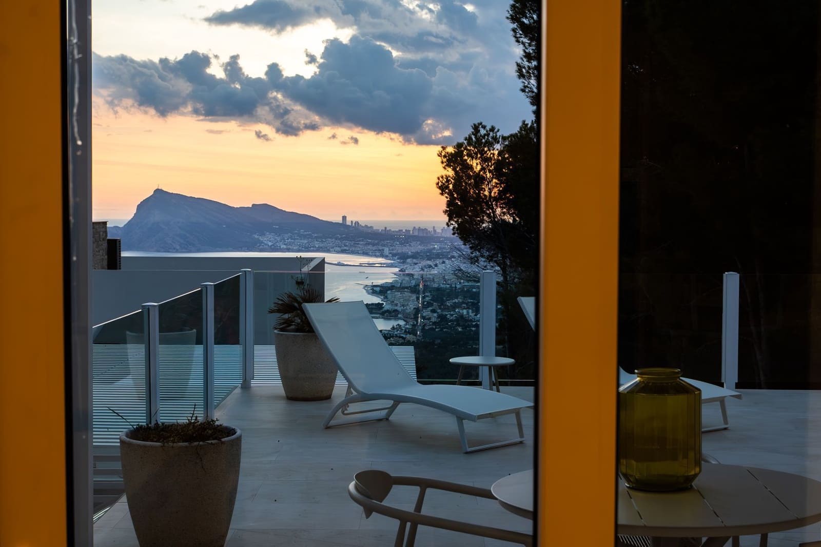 3 bedroom Villa for sale in Altea with pool garage - € 1,650,000 (Ref: 9840820)