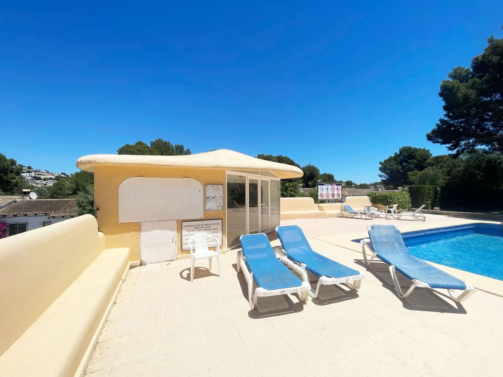 2 soverom Bungalow til salgs i Moraira med svømmebasseng garasje - € 349 900 (Ref: 9859086)