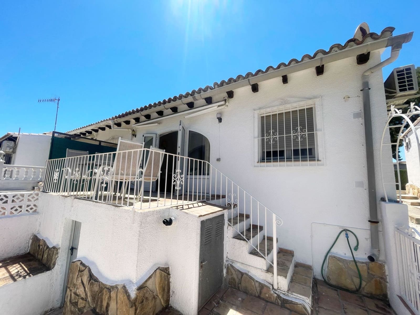 2 soverom Bungalow til salgs i Moraira med svømmebasseng garasje - € 349 900 (Ref: 9859086)