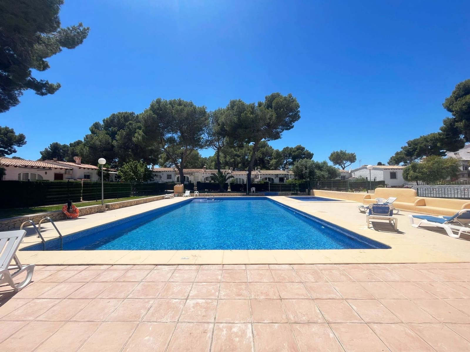 2 soverom Bungalow til salgs i Moraira med svømmebasseng garasje - € 349 900 (Ref: 9859086)