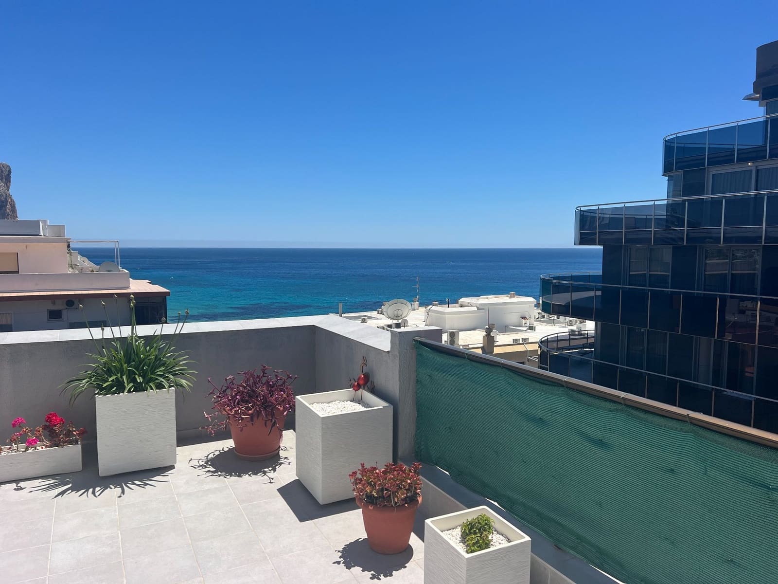 2 bedroom Apartment for sale in Calpe / Calp - € 330,000 (Ref: 9864029)