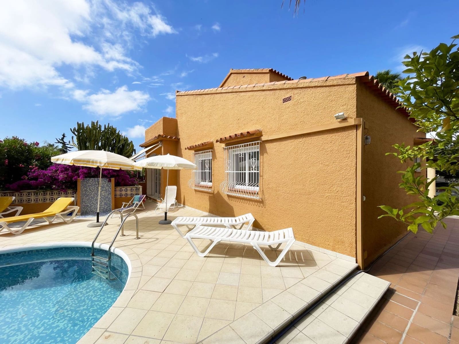 4 chambre Villa/Maison à vendre à Calpe / Calp avec piscine garage - 495 000 € (Ref: 9910021)