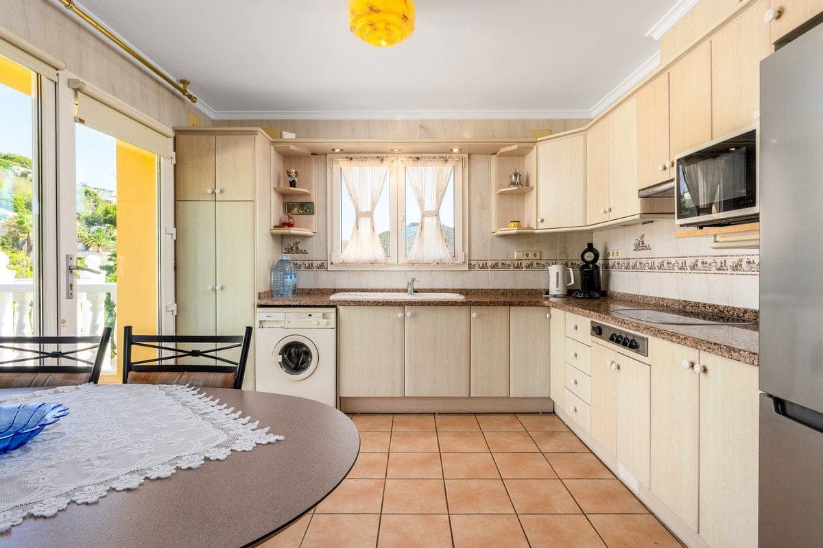 4 sypialnia Willa na sprzedaż w Calpe / Calp z basenem garażem - 795 000 € (Ref: 9949148)