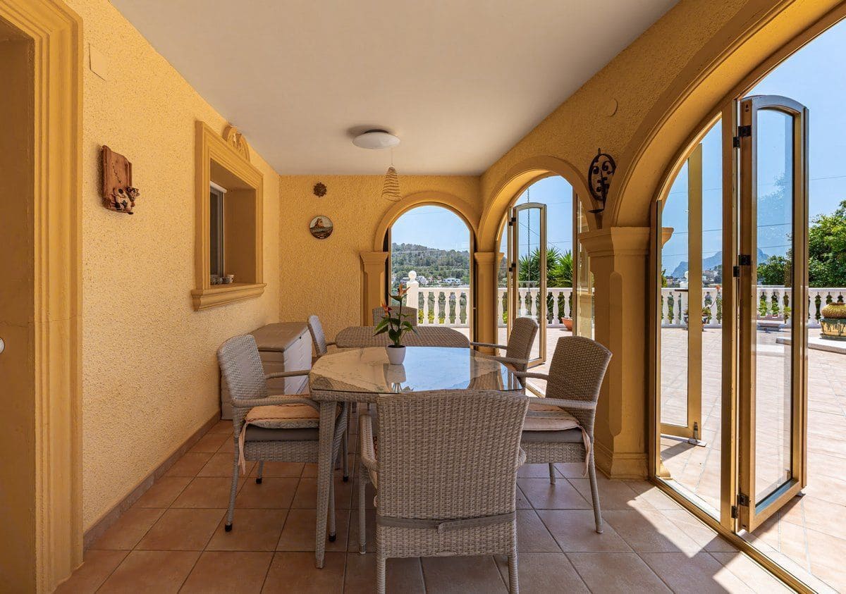 4 sypialnia Willa na sprzedaż w Calpe / Calp z basenem garażem - 795 000 € (Ref: 9949148)