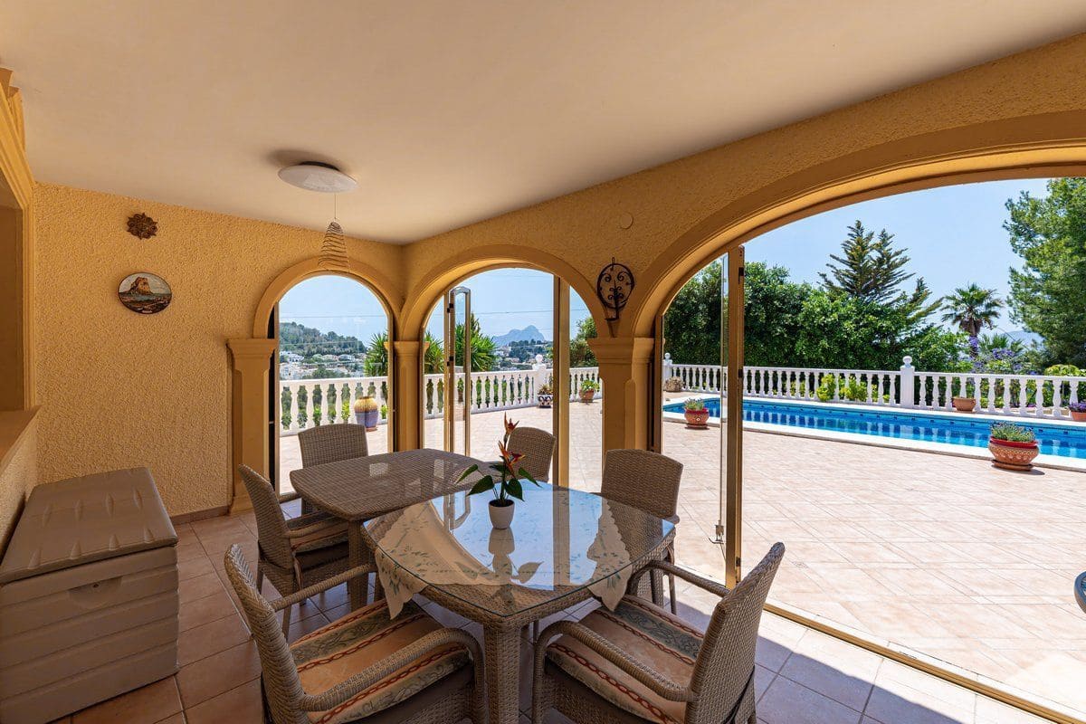 4 sypialnia Willa na sprzedaż w Calpe / Calp z basenem garażem - 795 000 € (Ref: 9949148)