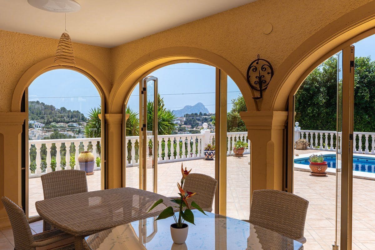 4 sypialnia Willa na sprzedaż w Calpe / Calp z basenem garażem - 795 000 € (Ref: 9949148)