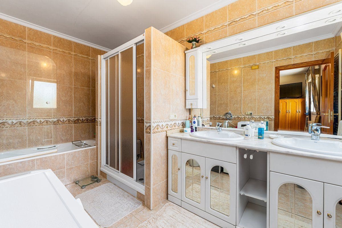 4 sypialnia Willa na sprzedaż w Calpe / Calp z basenem garażem - 795 000 € (Ref: 9949148)