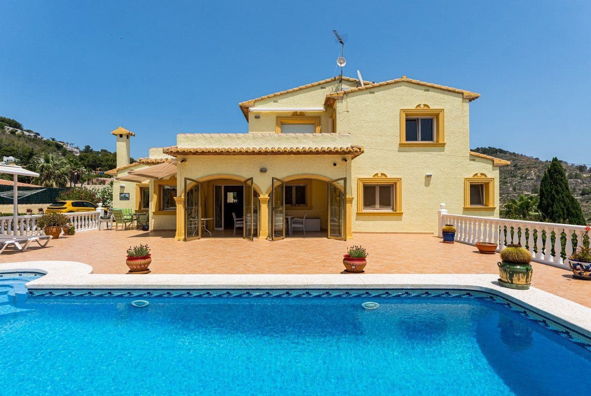 4 sypialnia Willa na sprzedaż w Calpe / Calp z basenem garażem - 795 000 € (Ref: 9949148)