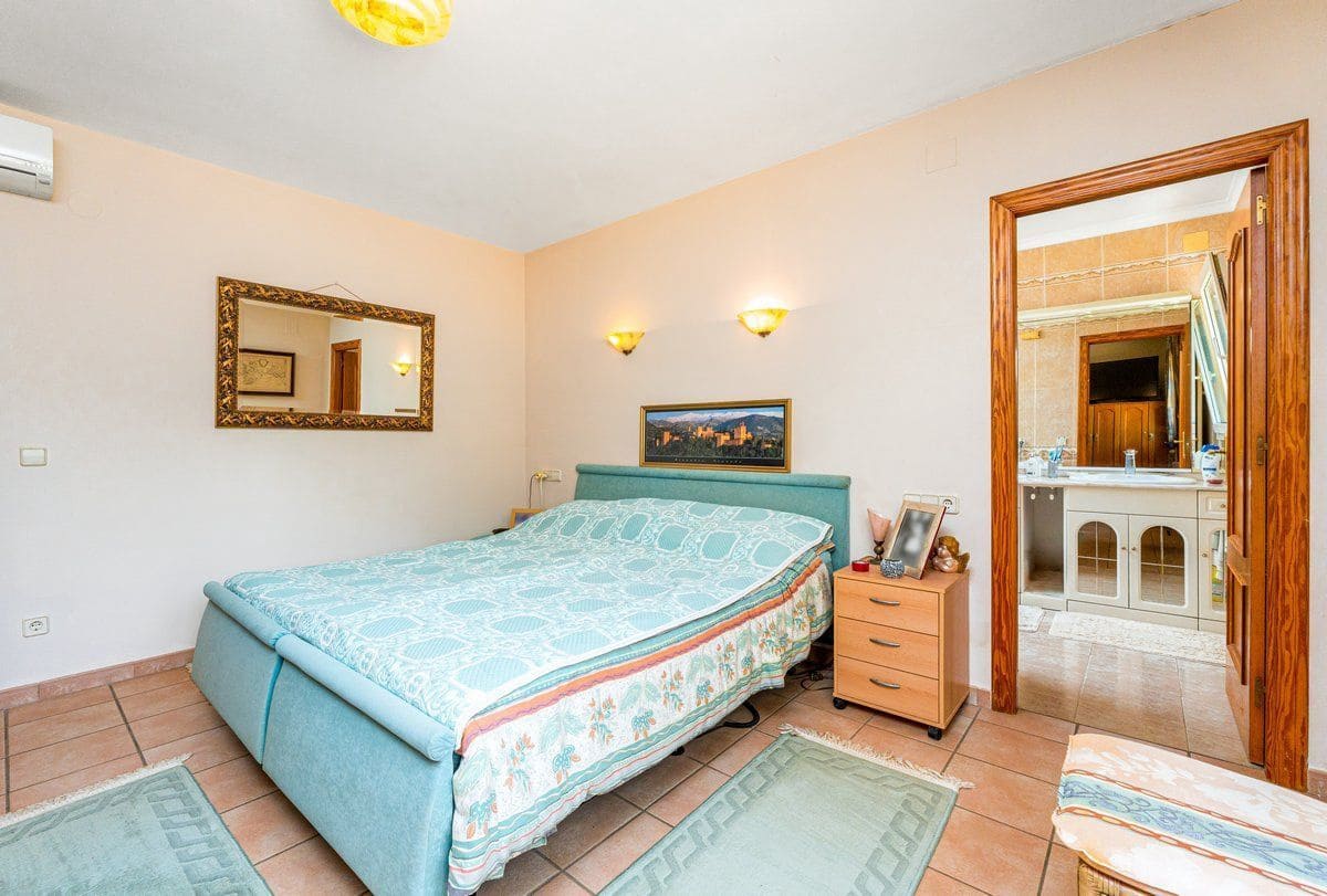 4 sypialnia Willa na sprzedaż w Calpe / Calp z basenem garażem - 795 000 € (Ref: 9949148)