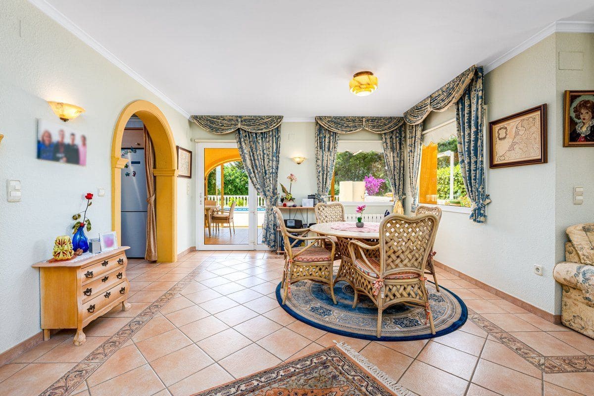 4 sypialnia Willa na sprzedaż w Calpe / Calp z basenem garażem - 795 000 € (Ref: 9949148)