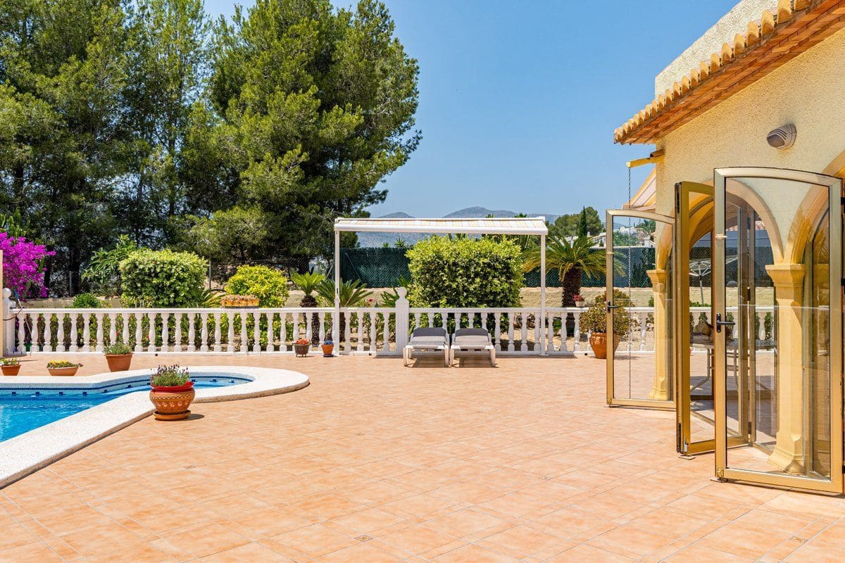 4 sypialnia Willa na sprzedaż w Calpe / Calp z basenem garażem - 795 000 € (Ref: 9949148)
