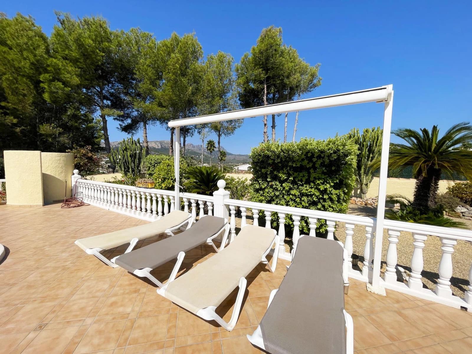 4 sypialnia Willa na sprzedaż w Calpe / Calp z basenem garażem - 795 000 € (Ref: 9949148)