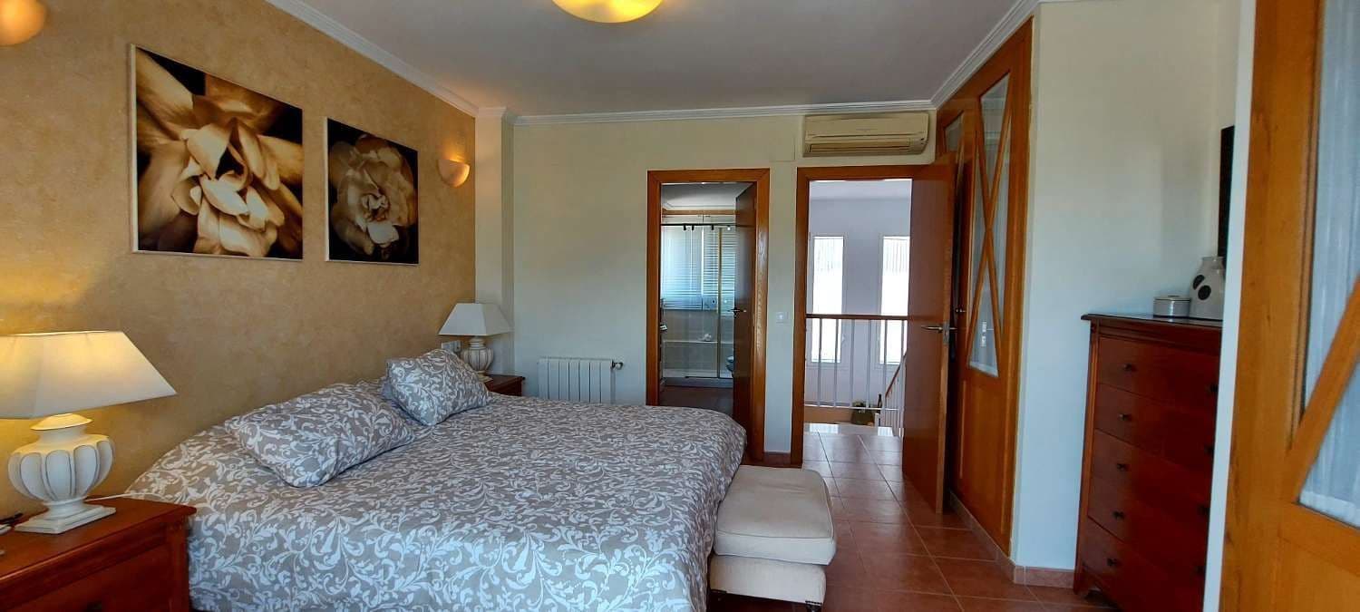 4 soverom Kjedet enebolig til salgs i Calpe / Calp med garasje - € 499 000 (Ref: 9972844)