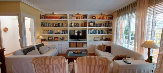 4 soverom Kjedet enebolig til salgs i Calpe / Calp med garasje - € 499 000 (Ref: 9972844)