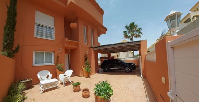 4 soverom Kjedet enebolig til salgs i Calpe / Calp med garasje - € 499 000 (Ref: 9972844)