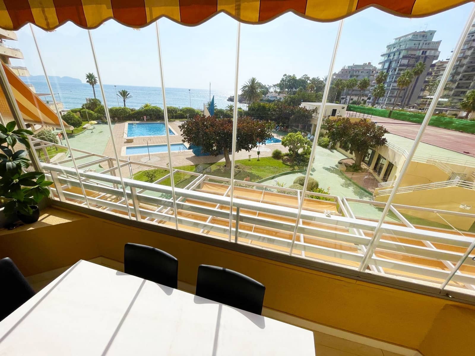 2 makuuhuone Huoneisto myytävänä paikassa Calpe / Calp mukana uima-altaan 
autotalli - 395 000 € (Ref: 9986365)