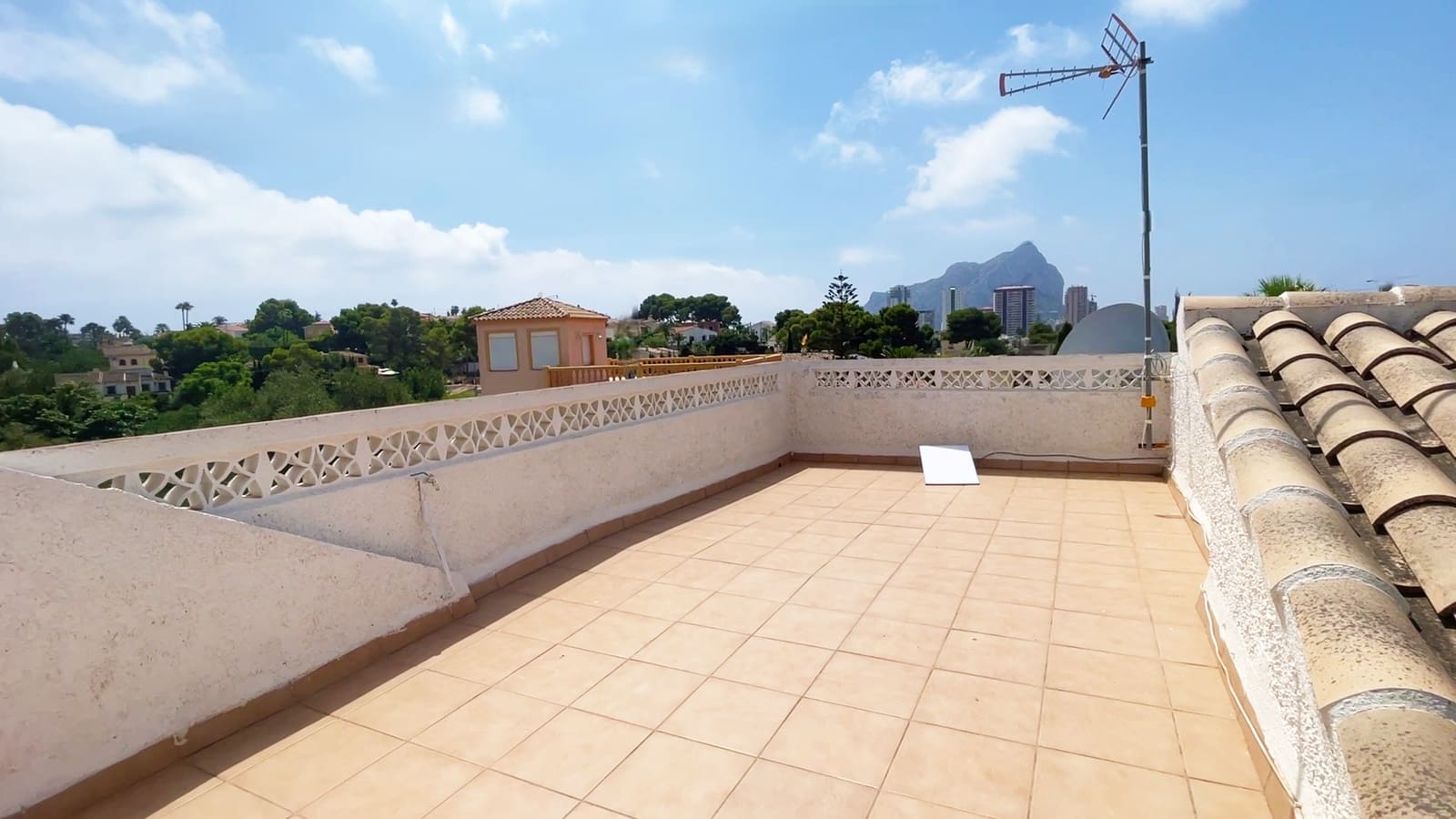 5 soveværelse Villa til salg i Calpe / Calp med swimmingpool garage - € 460.000 (Ref: 9998082)