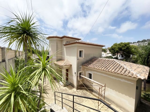 3 Zimmer Villa zu verkaufen in Calpe / Calp mit Pool Garage - 625.000 € (Ref: 9998086)