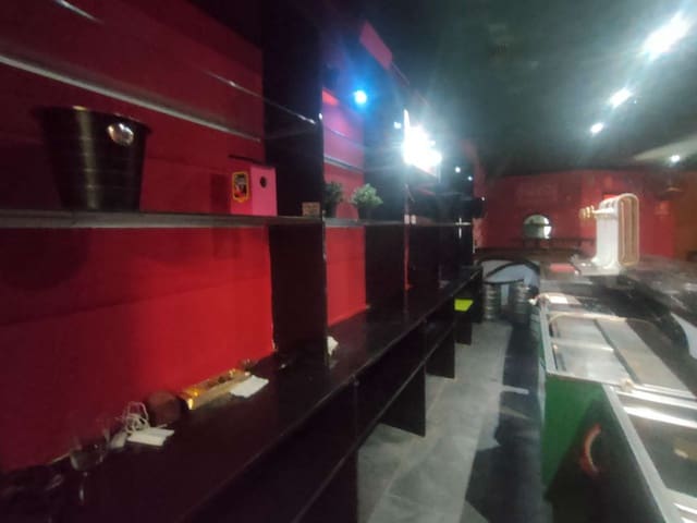 Kaupallinen myytävänä paikassa Torremolinos - 375 000 € (Ref: 7679529)