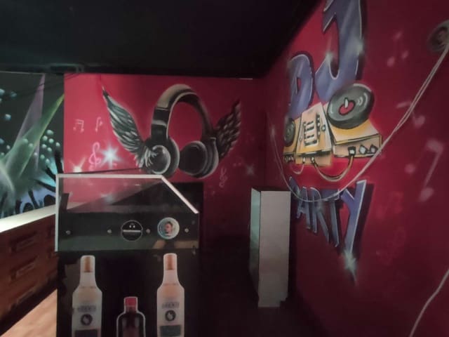 Kaupallinen myytävänä paikassa Torremolinos - 375 000 € (Ref: 7679529)