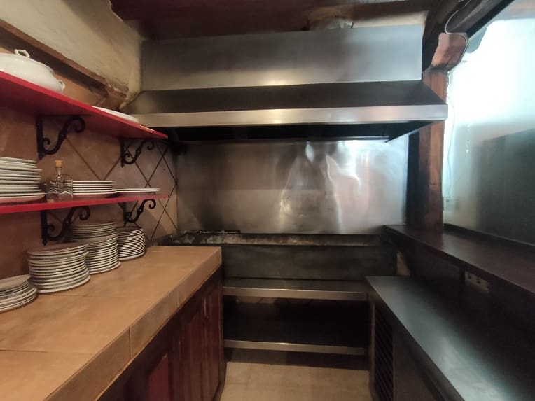 Restaurant/Bar for rent in Torremolinos - € 2,000 (Ref: 9543929)