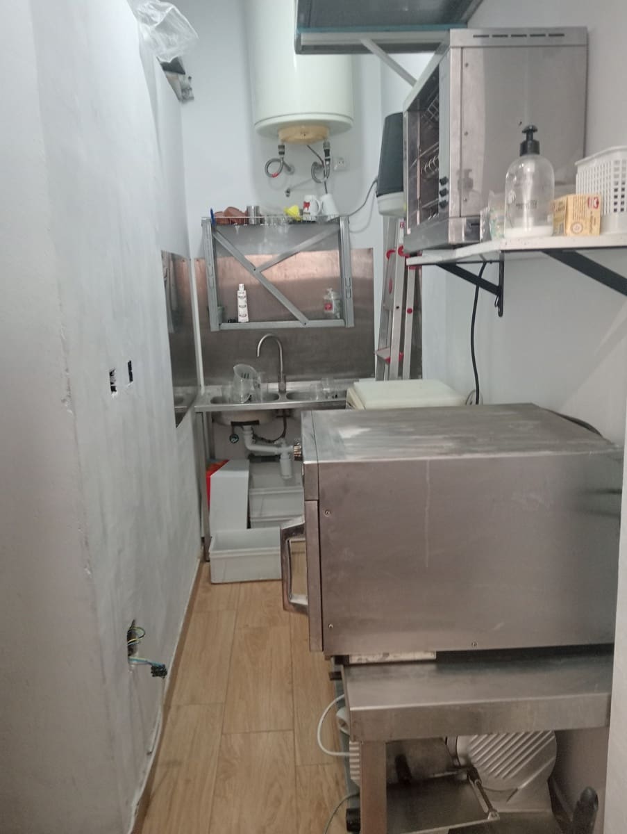 Kommersiell att hyra i Benalmadena - 900 € (Ref: 9696617)