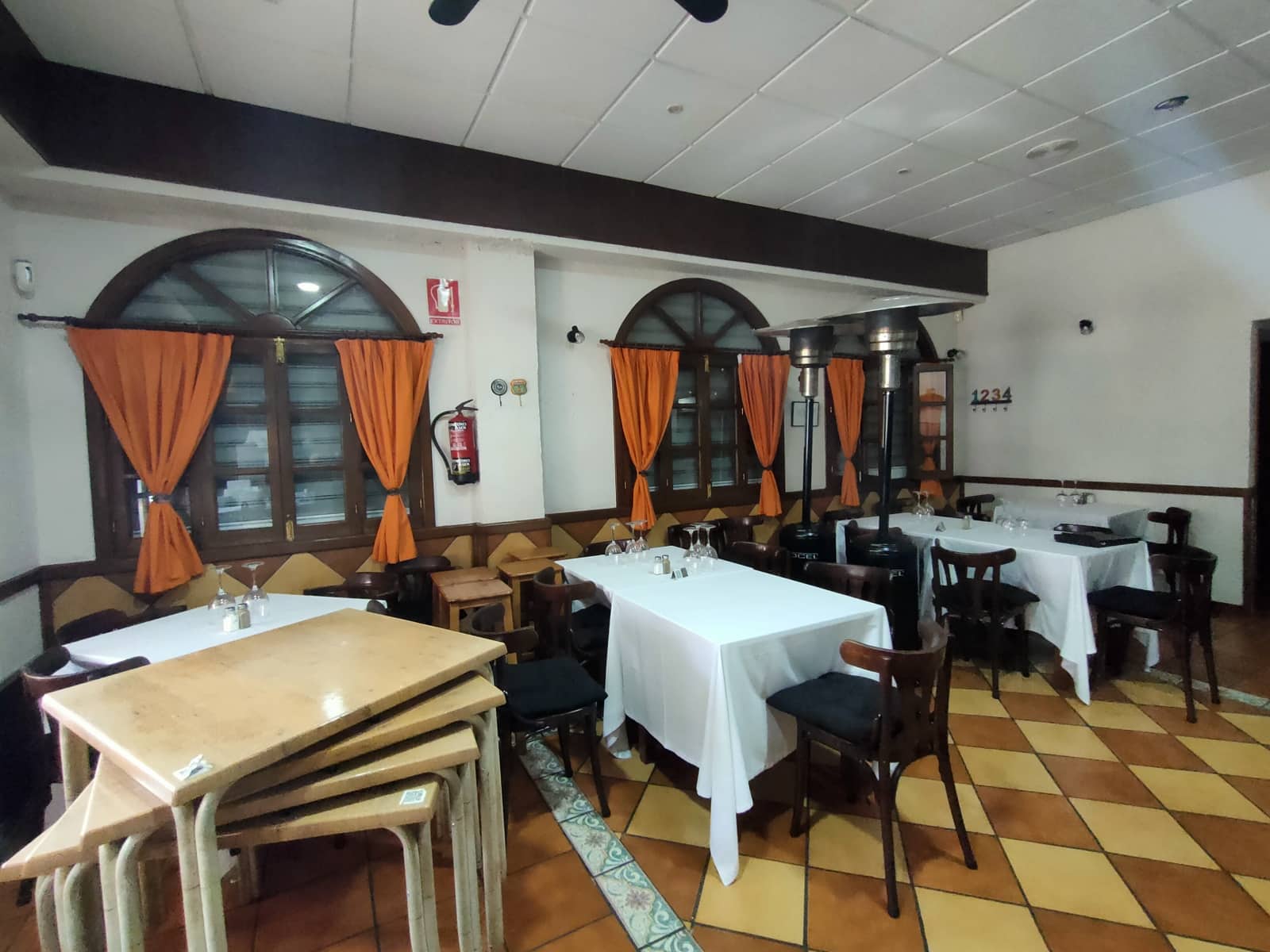 Ravintola/baari vuokrattavana paikassa Benalmadena - 1 400 € (Ref: 9765435)