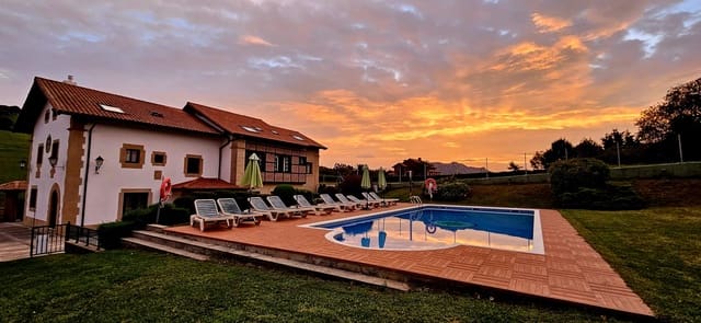 20 camera da letto Villa in vendita in Laredo con piscina garage - 2.000.000 € (Rif: 9471701)